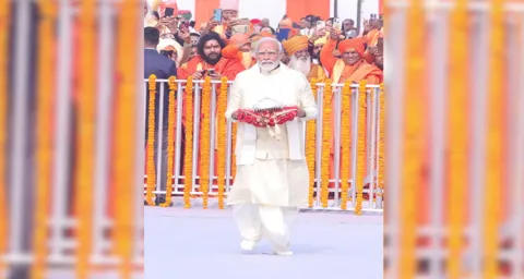 PM Narendra Modi Grand Entry At Ayodhya 