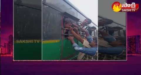 Passenger Head Stuck In Bus Window