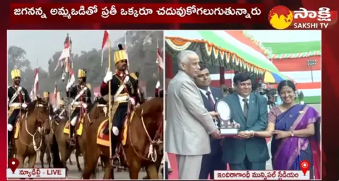 AP Governor Abdul Nazeer Presented Prizes To The Best Performances