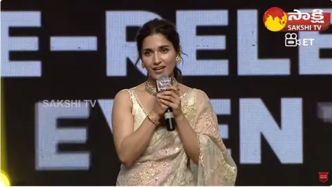 Actress Ruhani Sharma Speech at SAINDHAV Pre Release Event