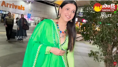 Heroine Mannara Chopra Spotted at Airport with Amazing Looks