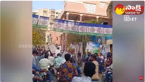 YS Jagan Fans Hungama At Mallikarjuna Theatre Kukatpally