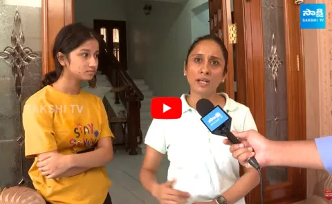 Mother and Daughter Fight with Thieves in Hyderabad