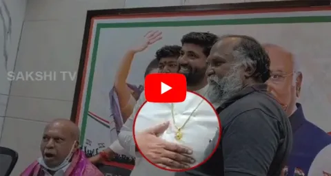 Jagga Reddy Gifted Gold Chain To MP Anil 