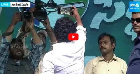 CM Jagan Selfie with YSRCP Social Media Activists