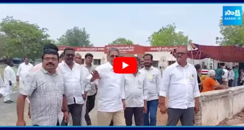 YS Avinash Reddy And YS Bhaskar Reddy Caste Their Vote In Pulivendula