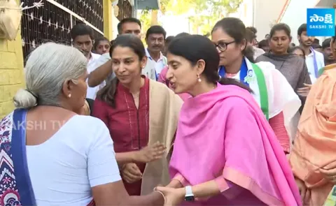 YS Bharathi Election Campaign In Pulivendula 