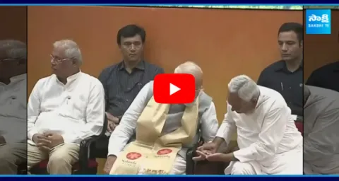 Nitish Kumar Checks PM Modi Inked Finger