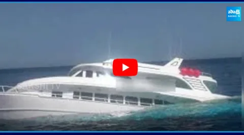 Tourist Boat Sinks in Red Sea 17 People Missing