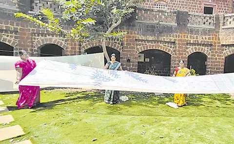 Free training program for rural women on Tie and Dye: Zaheerabad