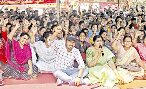 AP Volunteers Fires on Chandrababu Govt: Vijayawada
