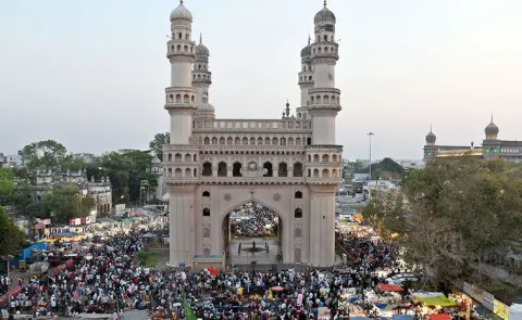 Hyderabad 7 parking spaces provided Near Charminar