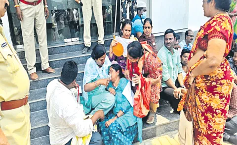 NTR Vaidya Seva Mitra workers demand to TDP Govt for Minimum wage