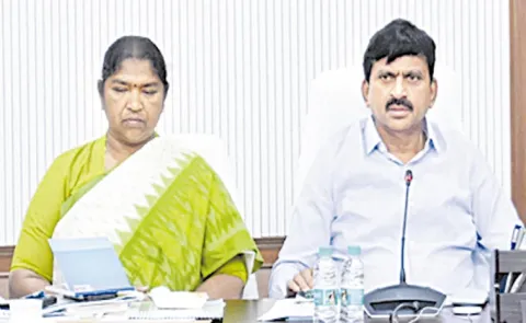 Minister directs officials to speed up grounding of works on Indiramma houses: TS