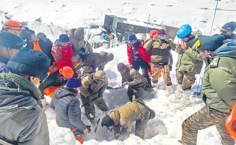 Death toll climbs to 7 as rescue efforts continue
