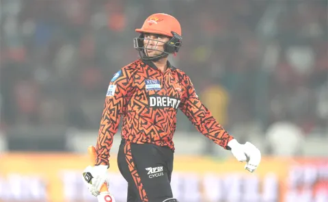 Abhishek Sharma Run Out After Mix-Up With Travis Head