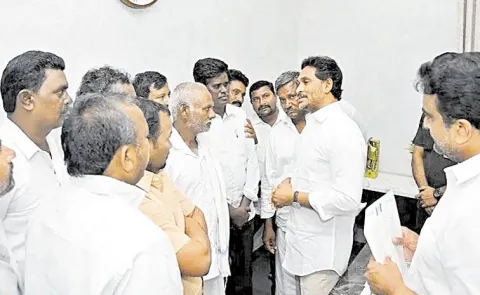 Police Arrests YSRCP Leader: Andhra pradesh
