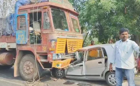 Few People Died In Road Accident After Car Hits Lorry