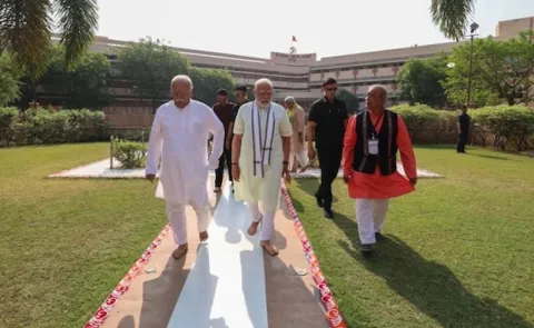 Shiv Sena Sanjay Raut Satires Modi Nagpur RSS Visit
