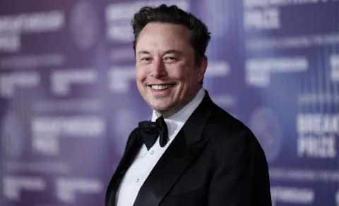 Elon Musk heckled during speech