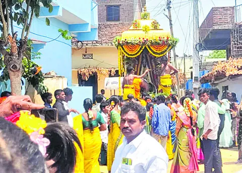 రథోత్సవం.. భక్తి పారవశ్యం