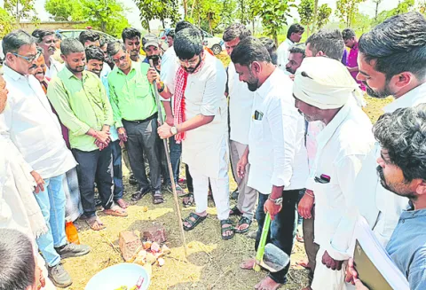 లబ్ధిదారులు అప్పుల పాలు కావొద్దు