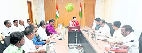 పీహెచ్‌సీల్లో వసతులు కల్పించాలి 