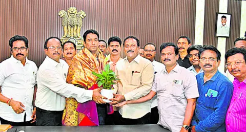 సమన్వయంతో జిల్లా సమగ్రాభివృద్ధి సాధ్యం 
