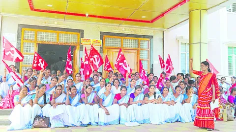 ఆశాలపై వేధింపులు ఆపాలి 