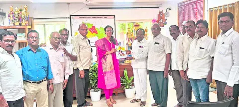 ఐటీడీఏ పీవోకు నివేదిక