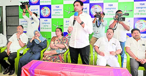 అవినీతి తప్ప అభివృద్ధి శూన్యం 
