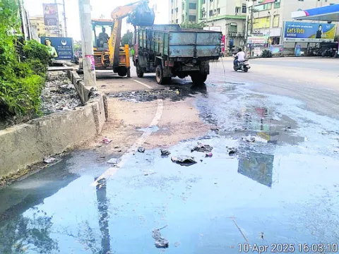 ● రోడ్డెక్కిన ‘మురుగు’ సమస్య