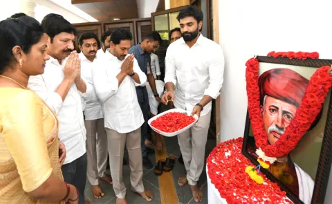 YS Jagan Tributes To mahatma jyothi rao pule
