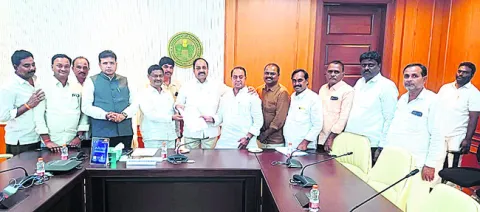 పీఏసీఎస్‌ల ద్వారా ధాన్యం కొనుగోలు చేయాలి