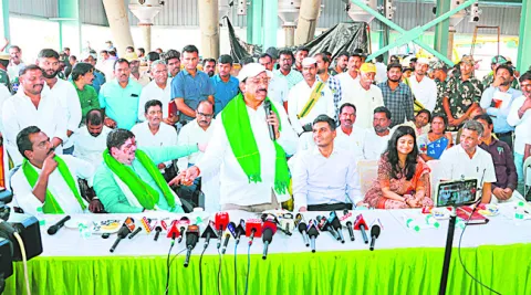 ఆయిల్‌పామ్‌ సాగులో మోడల్‌గా నిలపాలి
