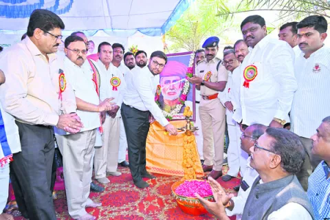 మహిళల చదువుతోనే సమాజ అభివృద్ధి