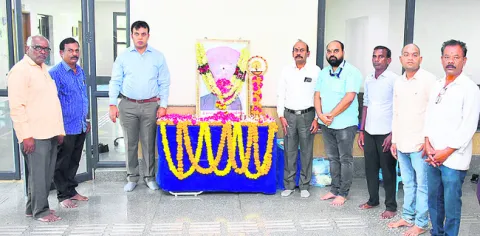 మహనీయ