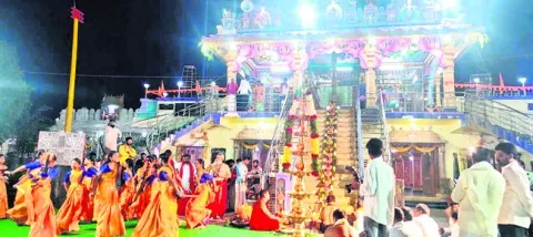 కనులపండువగా పంబ ఆరట్టు 