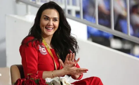 Preity Zinta Visit Tadbund Anjaneya Swamy Temple In Secunderabad