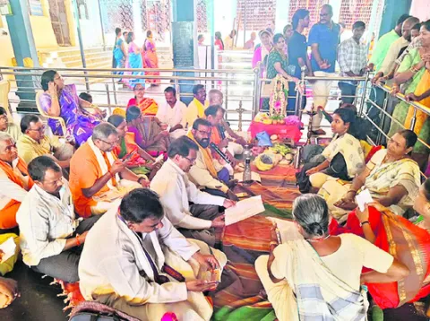 బీచుపల్లిలో ప్రత్యేక పూజలు 