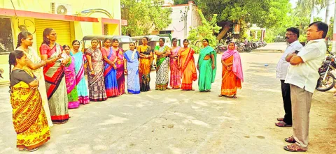 మహిళా కార్మికులపై వేధింపులు