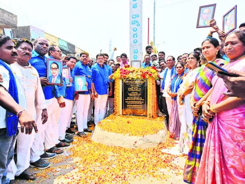రాజ్యాంగంపై ప్రభుత్వాలకు చిత్తశుద్ధి కరువు