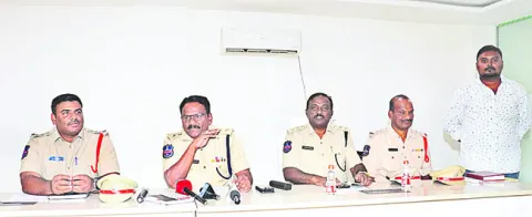 పదకొం