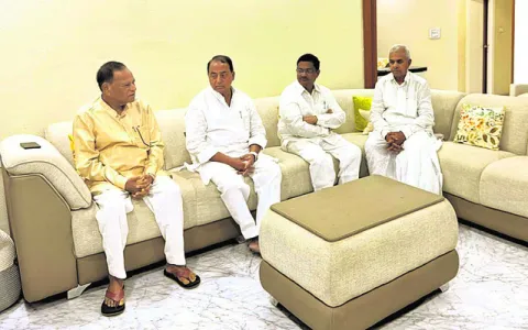 మాజీ కమిషనర్‌కు పరామర్శ
