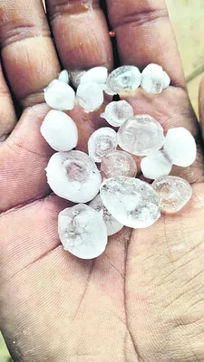 వడగళ్ల వాన బీభత్సం