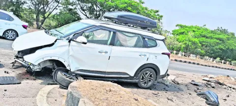 వేర్వేరు రోడ్డు ప్రమాదాల్లో ఐదుగురికి గాయాలు