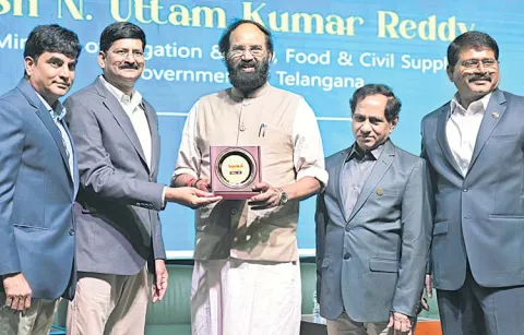 Uttam Kumar Reddy ready says resolve builders problems