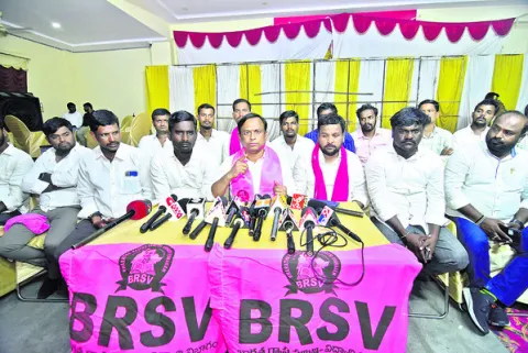 విద్యార్థులపై ప్రభుత్వానిది సవతి తల్లి ప్రేమ