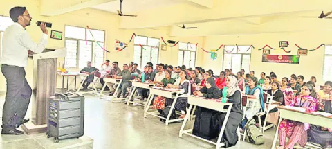 సర్కారు బడుల్లో సర్వే