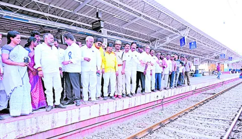 వరసిద్ధుడి సేవలో సినీ రచయిత 
